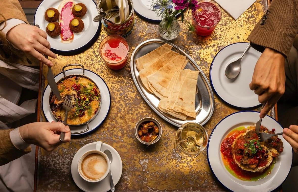 Een gedekte tafel bij Nara Nara: gerechten om te delen